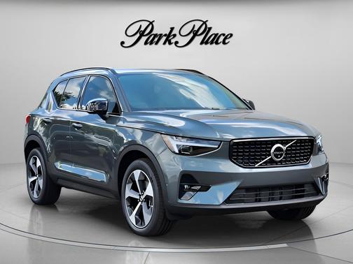 Forest Lake 2026 Volvo XC40 Plus, B5 AWD Gas (mild hybrid), Dark