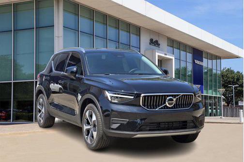 2025 Volvo XC40 B5 Core Bright Theme