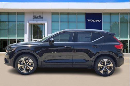 2025 Volvo XC40 B5 Core Bright Theme