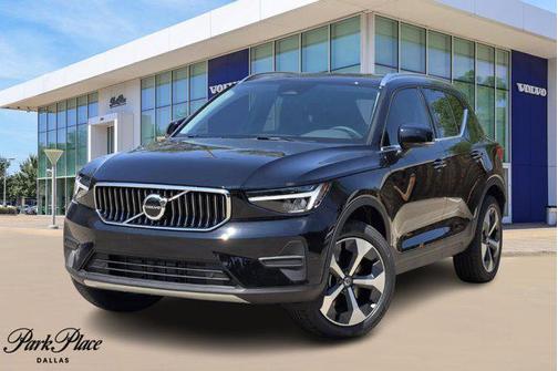 2025 Volvo XC40 B5 Core Bright Theme