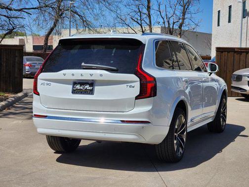 2025 Volvo XC90 Plug-In Hybrid T8 Plus 7-Seater
