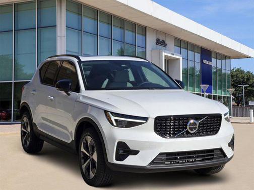 2026 Volvo XC40 B5 Plus