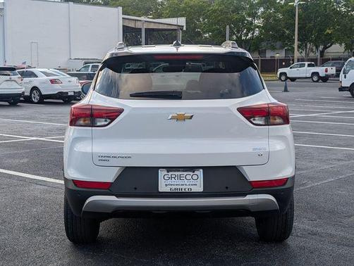 Summit White 2026 Chevrolet Trailblazer LT
