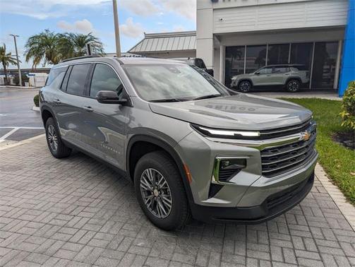 2025 Chevrolet Traverse LT