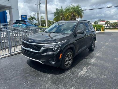 Cherry Black 2023 Kia Seltos EX