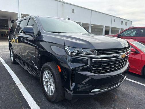 Midnight Blue Metallic 2024 Chevrolet Suburban LT