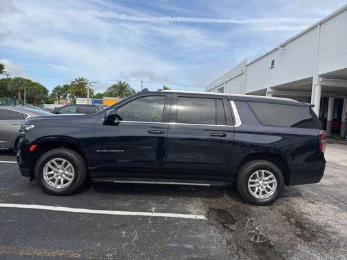 Midnight Blue Metallic 2024 Chevrolet Suburban LT
