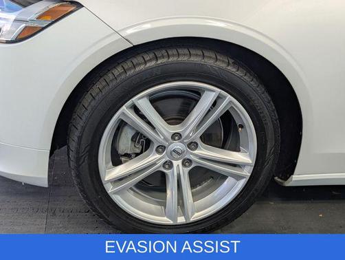 Crystal White Pearl Metallic 2018 Volvo S90 T5 Momentum