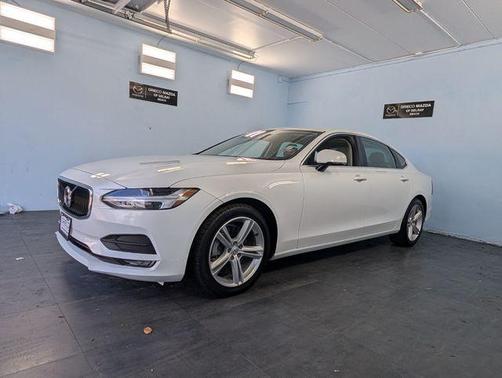 Crystal White Pearl Metallic 2018 Volvo S90 T5 Momentum
