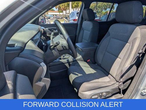 Sterling Gray Metallic 2023 Chevrolet Traverse LT Cloth