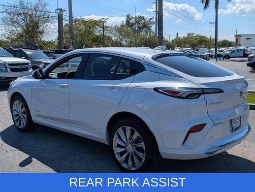 White Frost Tricoat 2025 Buick Envista Avenir FWD