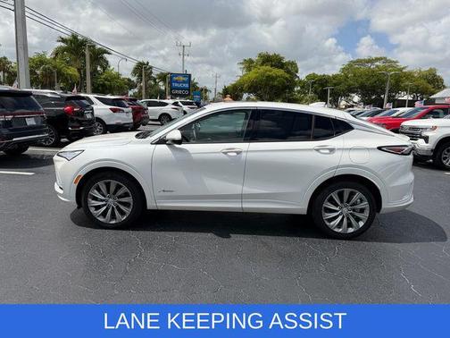 White Frost Tricoat 2025 Buick Envista Avenir FWD