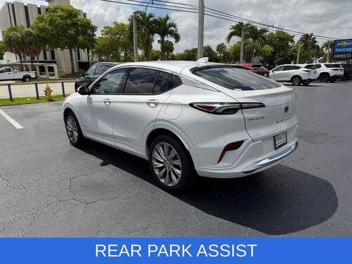 White Frost Tricoat 2025 Buick Envista Avenir FWD