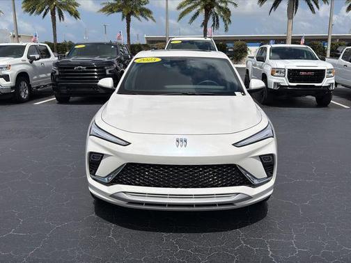 White Frost Tricoat 2025 Buick Envista Avenir FWD