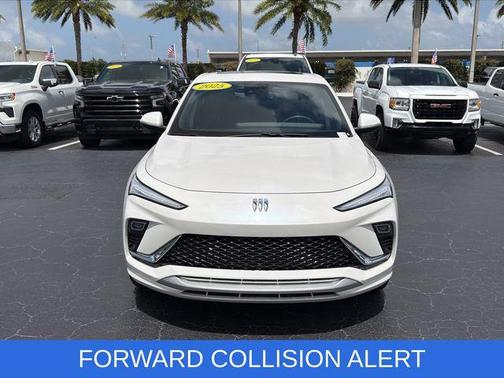 White Frost Tricoat 2025 Buick Envista Avenir FWD