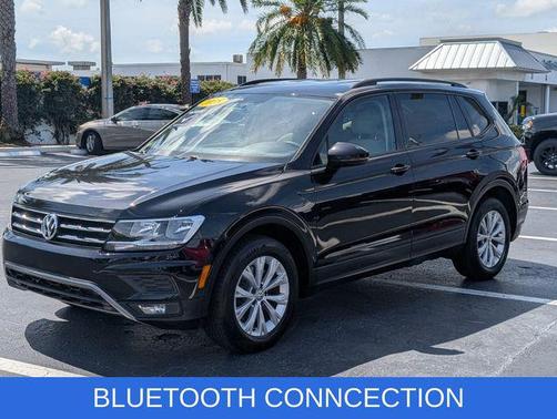 Deep Black Pearl Metallic 2018 Volkswagen Tiguan 2.0T S