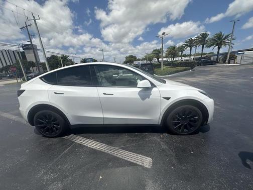 2022 Tesla Model Y Long Range Dual Motor All-Wheel Drive