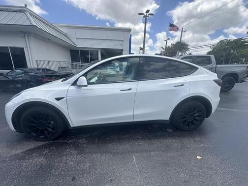 2022 Tesla Model Y Long Range Dual Motor All-Wheel Drive