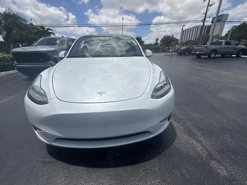 2022 Tesla Model Y Long Range Dual Motor All-Wheel Drive