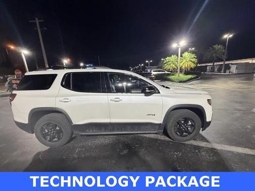 2022 GMC Acadia AWD AT4