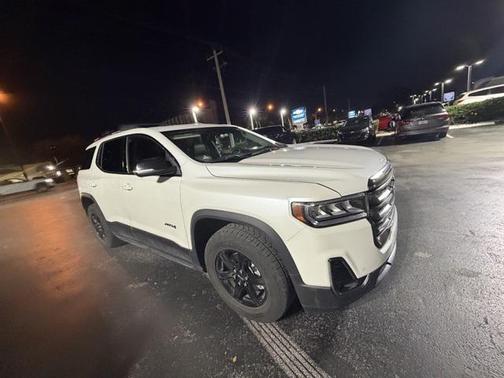 2022 GMC Acadia AWD AT4