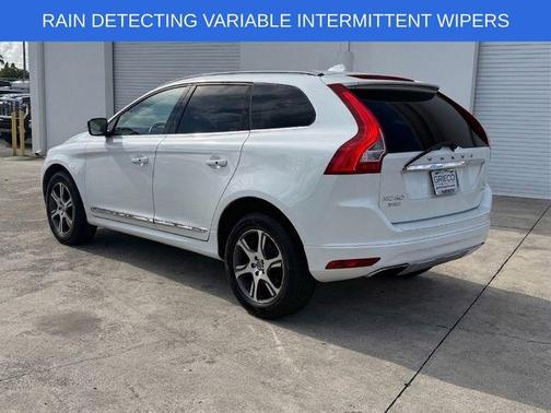 Crystal White Pearl 2014 Volvo XC60 T6 R-Design