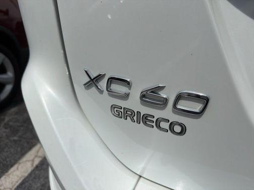 Crystal White Pearl 2014 Volvo XC60 T6 R-Design