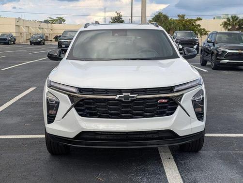 Summit White 2026 Chevrolet Trax FWD 2RS