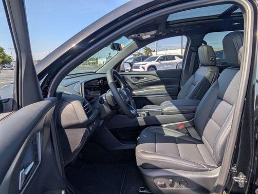 Mosaic Black Metallic 2026 Chevrolet Traverse LT