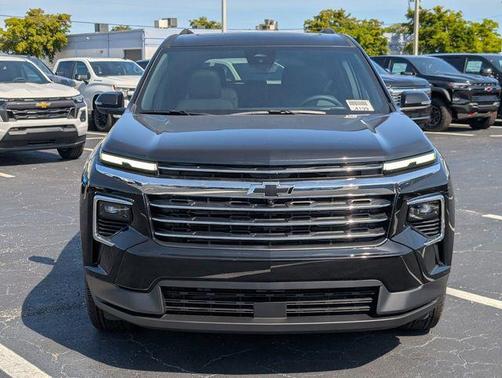 Mosaic Black Metallic 2026 Chevrolet Traverse LT