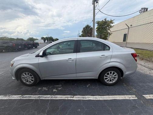 Silver Ice Metallic 2020 Chevrolet Sonic FWD Sedan LT