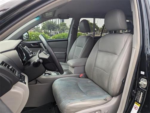 2013 Toyota Highlander SE