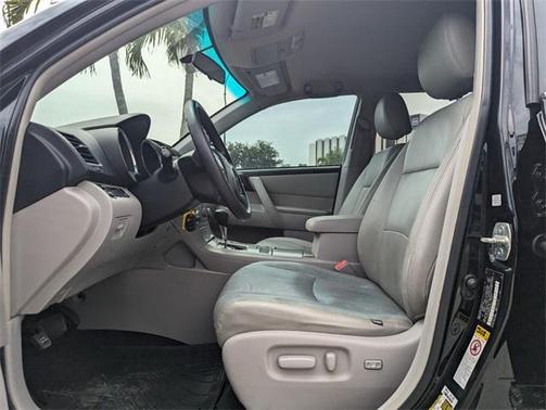 2013 Toyota Highlander SE