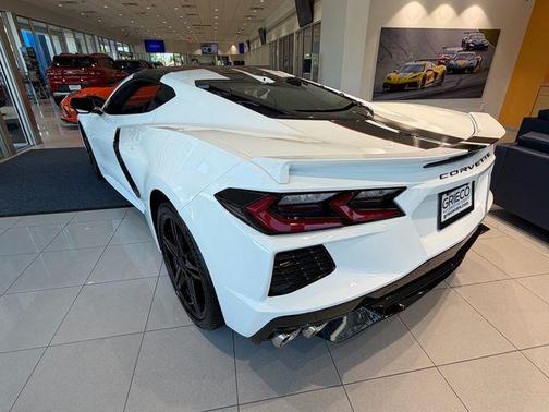 Arctic White 2026 Chevrolet Corvette Stingray w/1LT