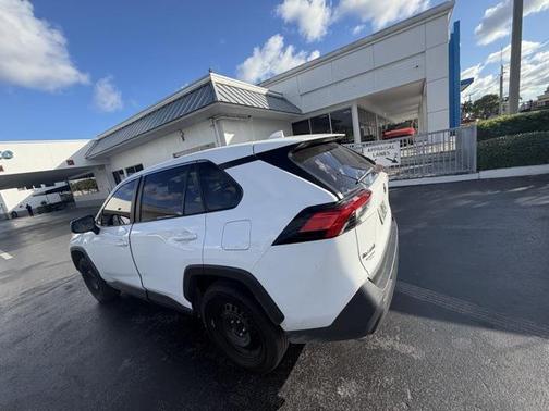 2024 Toyota RAV4 LE