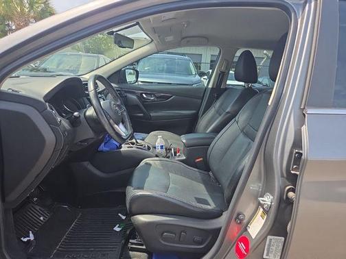 Gun Metallic 2017 Nissan Rogue Sport SL