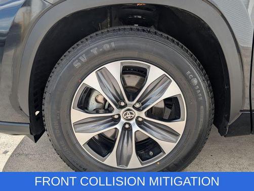 Midnight Black Metallic 2024 Toyota Highlander XLE