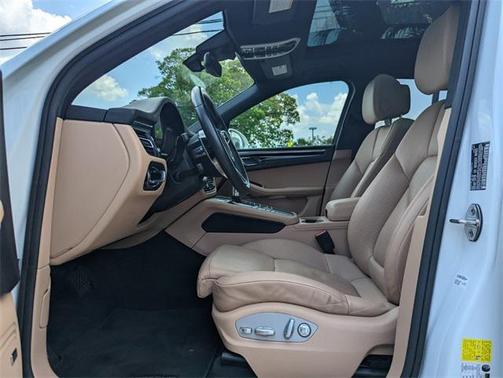 2020 Porsche Macan Base