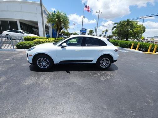 2020 Porsche Macan Base