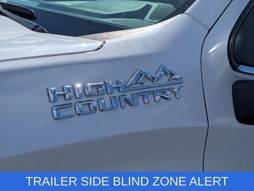 Iridescent Pearl Tricoat 2024 Chevrolet Silverado 1500 High Country
