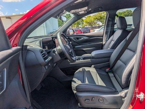 Radiant Red Tintcoat 2026 Chevrolet Traverse LT