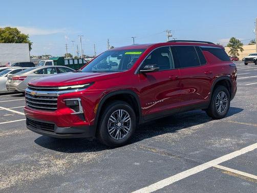 Radiant Red Tintcoat 2026 Chevrolet Traverse LT