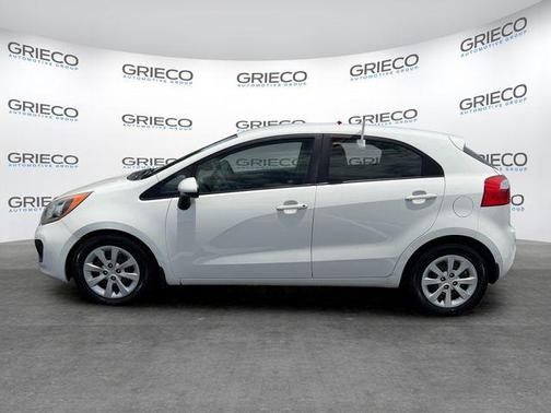 Clear White 2013 Kia Rio LX