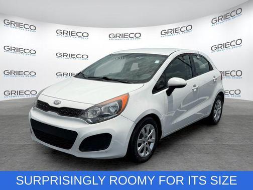 Clear White 2013 Kia Rio LX