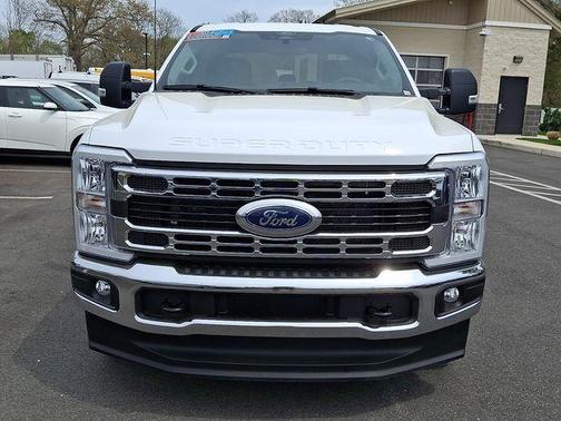 Oxford White 2025 Ford F-250 XLT