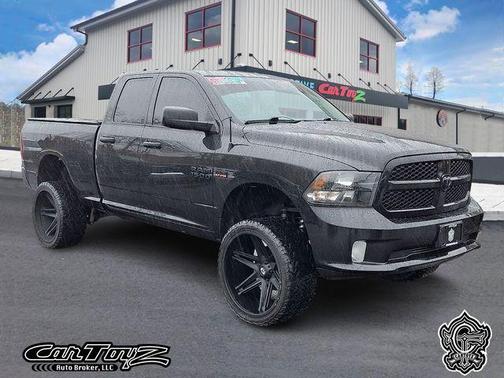 Brilliant Black Crystal Pearlcoat 2017 RAM 1500 Express