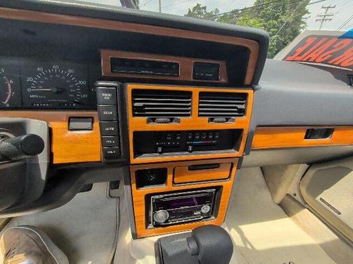 White 1992 INFINITI M30