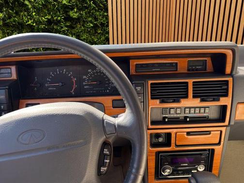 White 1992 INFINITI M30