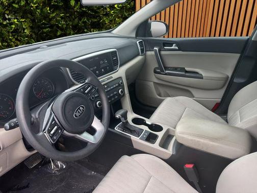 Black Cherry 2022 Kia Sportage LX