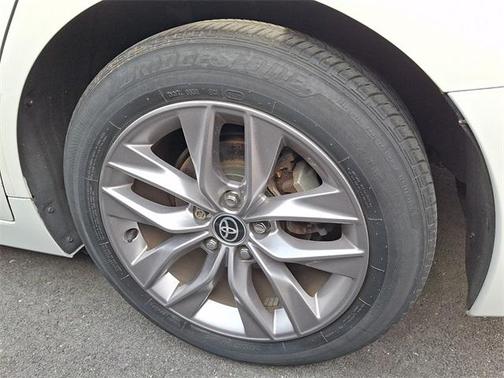 2021 Toyota Avalon Hybrid XLE Plus